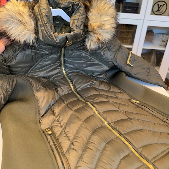 Michael Kors down jacket w/ removable hood - Picture 6 of 11